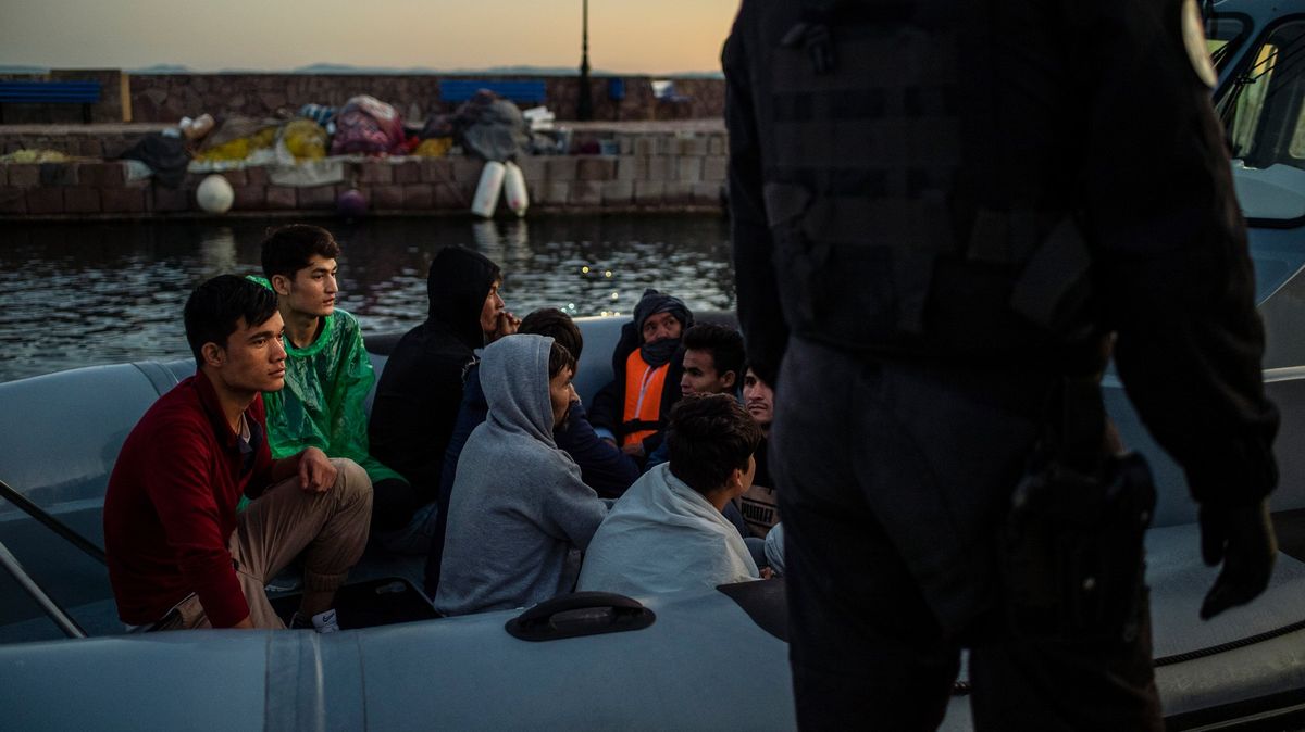 U Kréty se potopila loď s migranty. Řekové zachránili 53 lidí